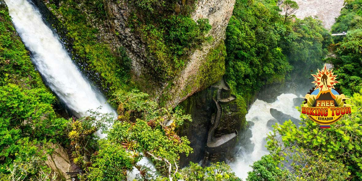 Pailon del Diablo cascada en Baños Ecuador